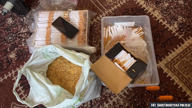 Telefon, tytoń i papierosy odnalezione podczas przeszukania u mieszkańca Jędrzejowa