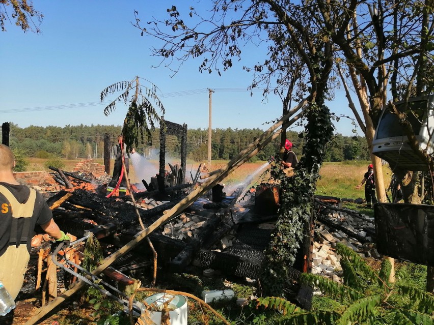 Drewniany dom w Słowikach Starych spalił się doszczętnie.