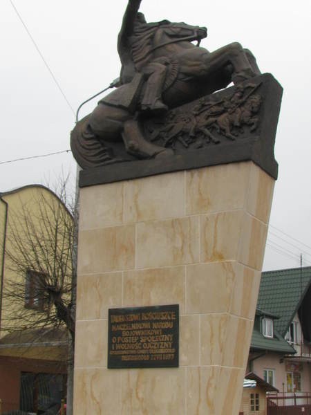 Odnowiony pomnik wita wjeżdżających do Długosiodła