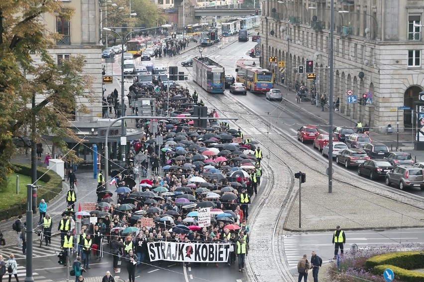 Czarny Wtorek we Wrocławiu. Marsz i protest w Rynku [ZDJĘCIA]