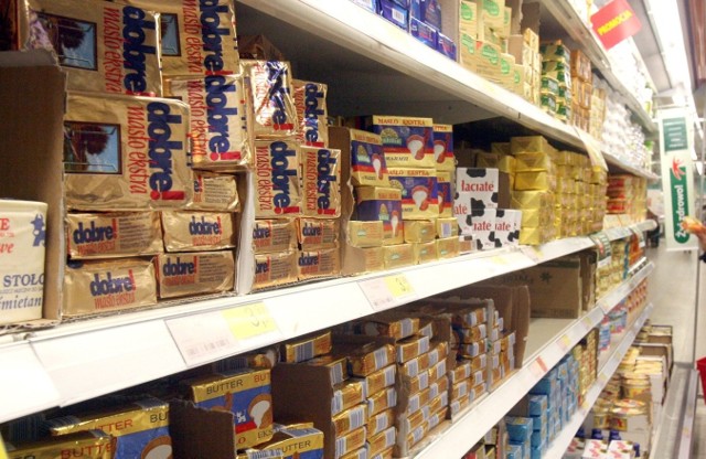 W listopadzie tego roku, wobec października, średnia cena zbytu masła konfekcjonowanego obniżyła się  o 9,7% do 23,79 zł netto za kilogram