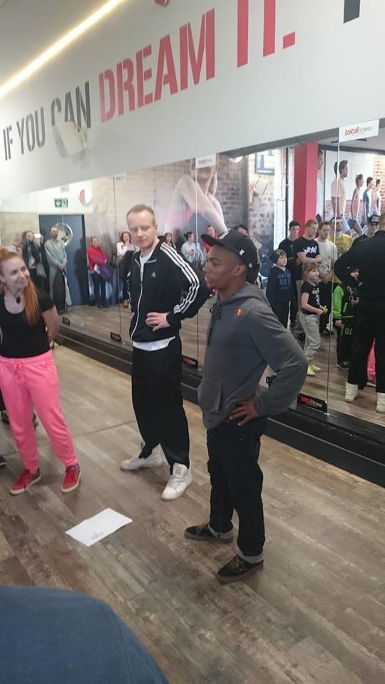 Światowej sławy mistrz tańca Fabiano "Bboy Neguin" Lopes uczył młodzież w Radomiu