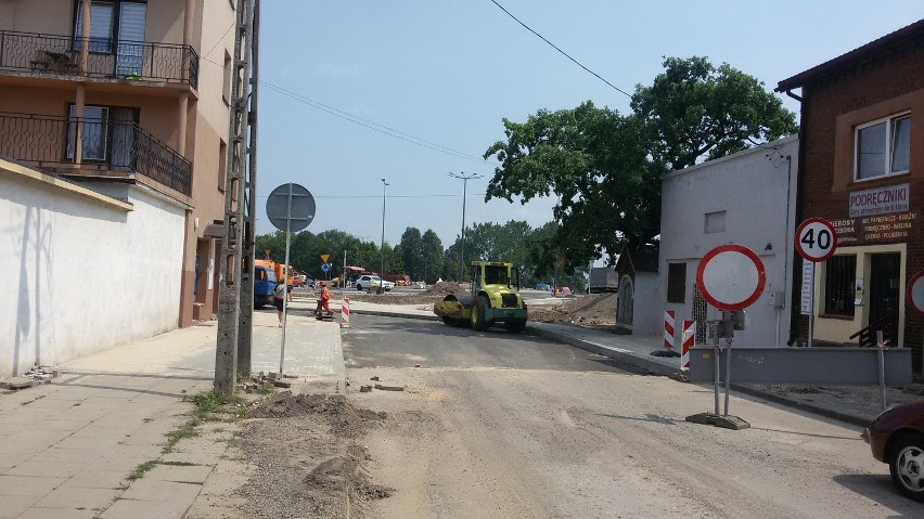 Sosnowiec: trwa asfaltowanie nowego ronda w Zagórzu [ZDJĘCIA]