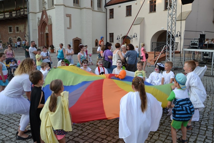 Nocy z Duchami zawsze towarzyszy świetna zabawa