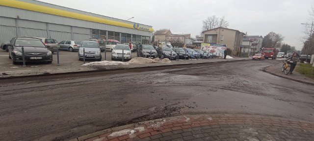 Rozpoczął się remont ulicy Okrzei w Jędrzejowie. Zobacz na kolejnych slajdach początek prac z dnia 13 grudnia 2023 roku