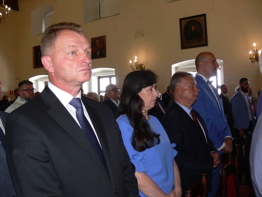 Uroczysta sesja Rady Powiatu Sandomierskiego upamiętniająca 20-lecie powstania samorządu powiatowego w Zamku Królewskim w Sandomierzu