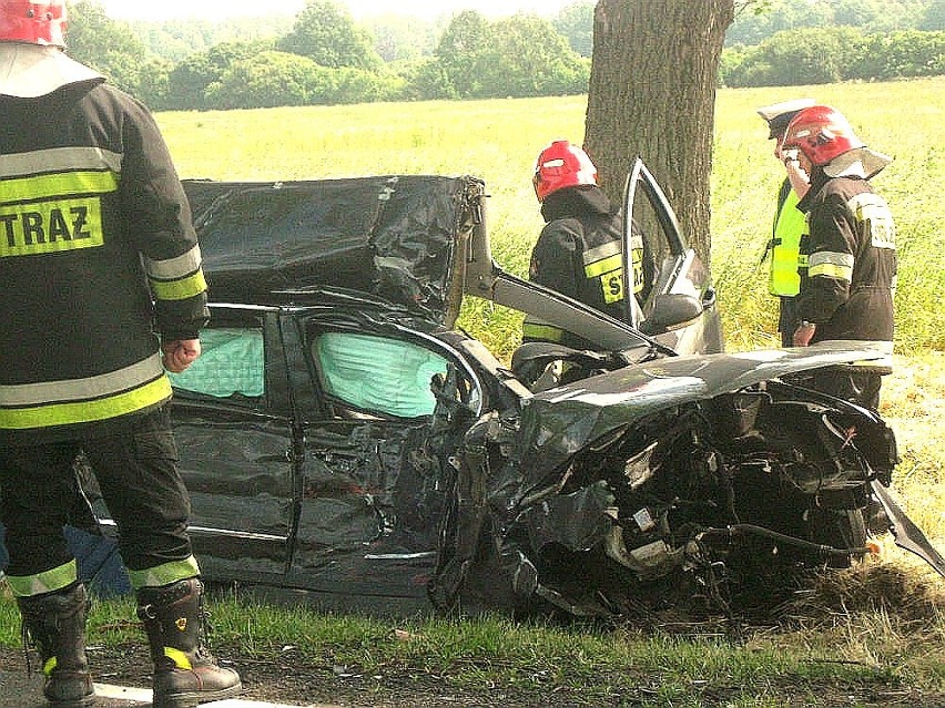 Siła uderzenia była tak ogromna, że z volkswagena passata...