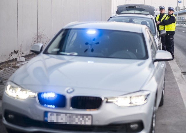 Reporterzy "Nowości" uczestniczyli w patrolu policyjnego BMW, najnowszego cacka toruńskiej komendy. Zobaczcie, jak spisuje się auto! Jakich interwencji i wykroczeń byliśmy świadkami? Zobaczcie sami!Polecamy:Gwara policyjna - tak nazywają marki autZarobki gwiazd disco-poloDługie weekendy 2018Skąd się wzięły nasze nazwiskaInterwencje toruńskich policjantów w nieoznakowanym radiowozie BMWNowosciTorun