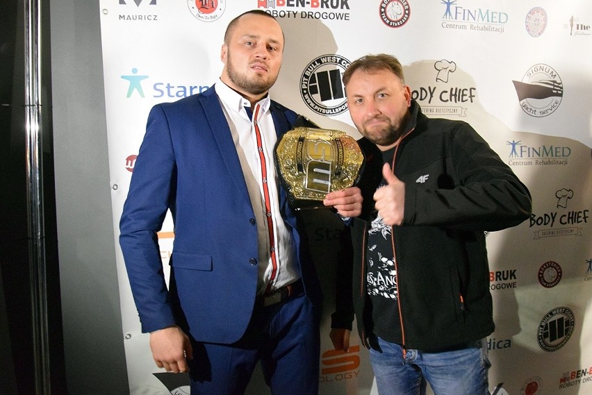 Stargardzki Narkun Team na After Party 42. KSW. Zwycięstwo nad Mamedem Chalidowem Tomasz Narkun świętował z rodziną, przyjaciółmi i fanami