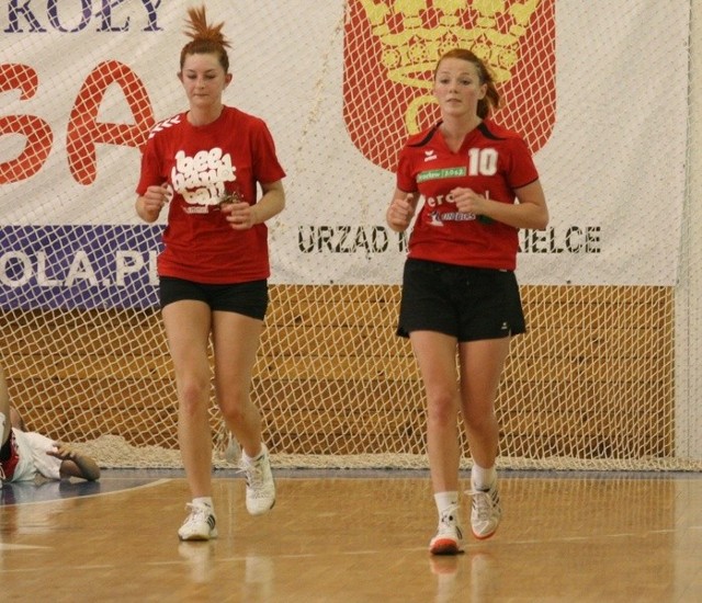Na pierwszym treningu KSS spotkały się koleżanki z dawnej drużyny Łysogór &#8211; Katarzyna Stradomska (z lewej) i Agata Kabała.