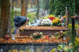 Białystok. Cmentarze znów są otwarte. Na największych nekropoliach w mieście tłumów nie widać (ZDJĘCIA)
