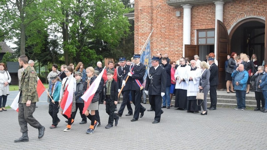 3 Maja w Bodzechowie. O konstytucji pod obeliskiem pamięci Bohaterów Powstania Styczniowego [ZDJĘCIA]