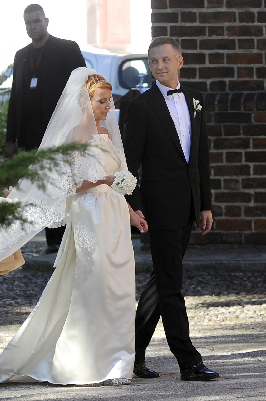 Katarzyna Zielińska znów wzięła ślub! Aktorka pięknie prezentowała się w białej sukni! 