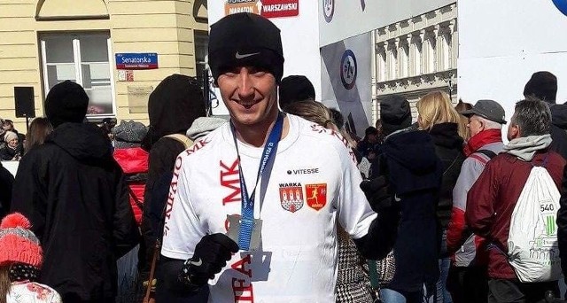 Biegacz Łukasz Woźniak, który mieszka w Strawczynie, świetnie spisał się w 12. PZU Półmaratonie Warszawskim