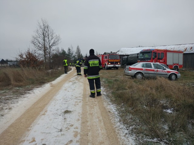 Akcja poszukiwawcza prowadzona przez strażaków i policję