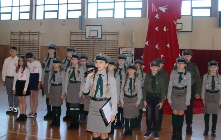 Obchody Święta Niepodległości w Oleśnicy. Msza święta, złożenie kwiatów i patriotyczna akademia (ZDJĘCIA)