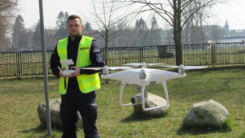 Policjanci z Koszalina z dronem w walce z koronawirusem [wideo, zdjęcia]