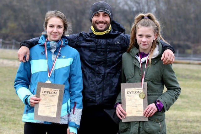 Lekkoatletyczne talenty z powiatu makowskiego z trenerem