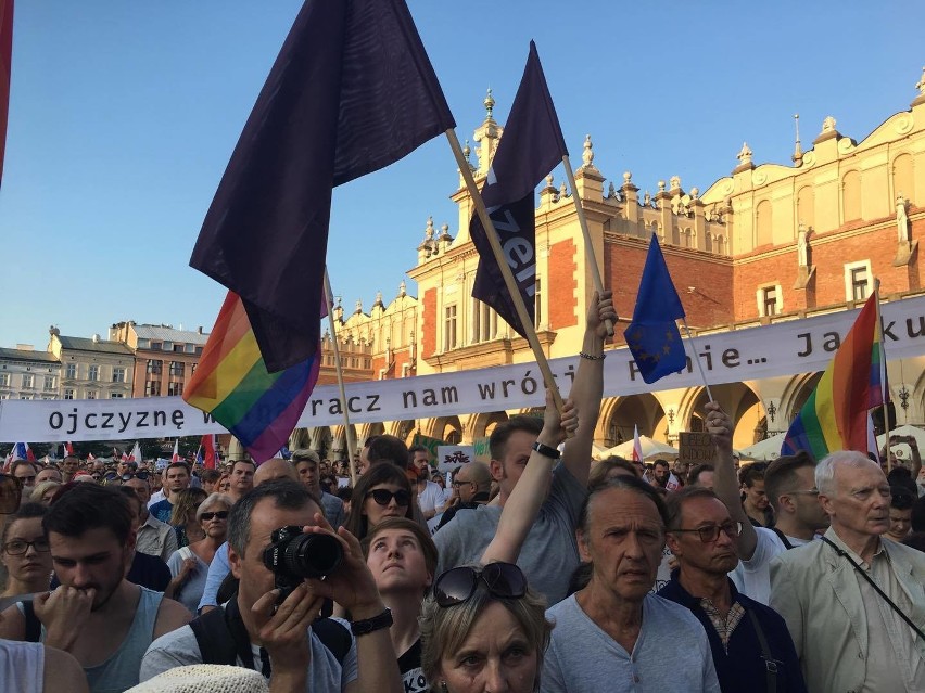 Kraków. Wielki protest na Rynku Głównym w obronie sądów