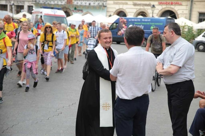 Kraków. Pielgrzymi tłumnie ruszyli na Janą Górę [ZDJĘCIA]