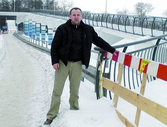 &#8211; Nie dość, że kładka jest kosztowna, to nie wiadomo, czy będzie można ją użytkować. To karygodne &#8211; uważa augustowianin Wojciech Rzatkowski.