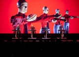 Książka "Kraftwerk Publikation": Roboty pełne powojennych napięć