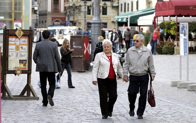 1500 zł emerytury ma były zmianowy w fabryce, wykształcenie zawodowe, 40 lat pracy, Szubin