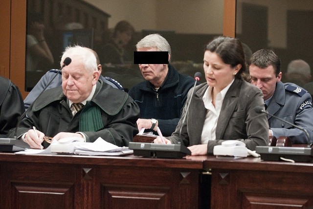 Holender podejrzany o zlecenie zabójstwa prokuratorki (w środku).