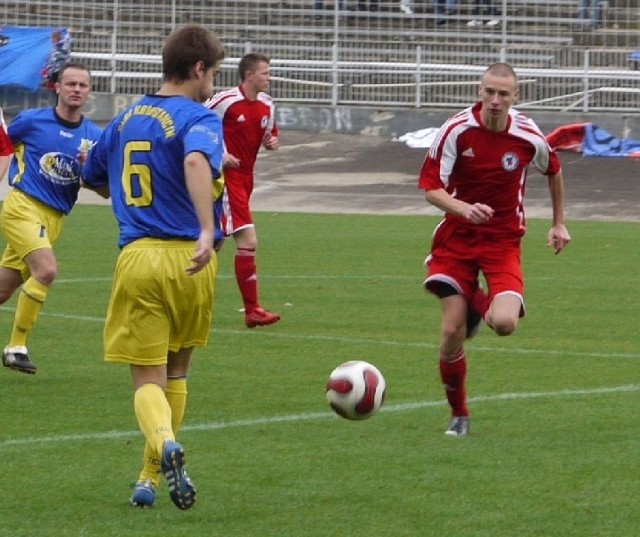 Adrian Dziubiński (z prawej) dobrze wypadł podczas konsultacji szkoleniowej, kadry narodowej. Wiosną nadal grać będzie w Broni