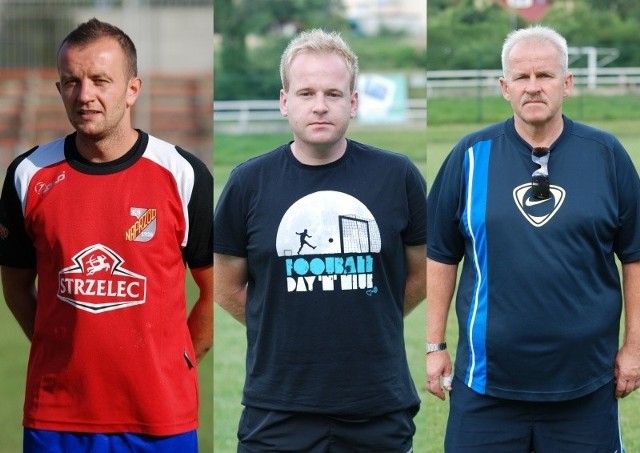 Cezary Osiński (pierwszy z lewej) zastąpił na stanowisku trenera Naprzodu Jędrzejów Karola Smorąga (w środku). Z jędrzejowską drużyną rozstał się także drugi trener Janusz Smorąg (z prawej).