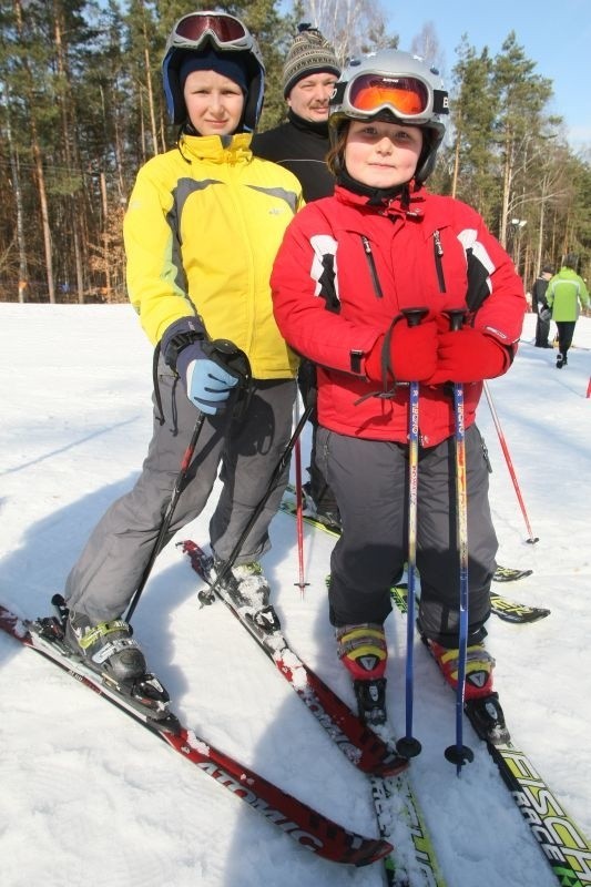 Uczniowie zjezdzali na nartach