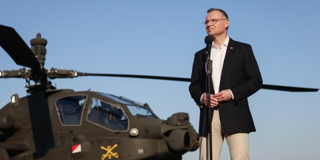 Prezydent Andrzej Duda wziął udział w pokazie helikopterów AH64 Apache