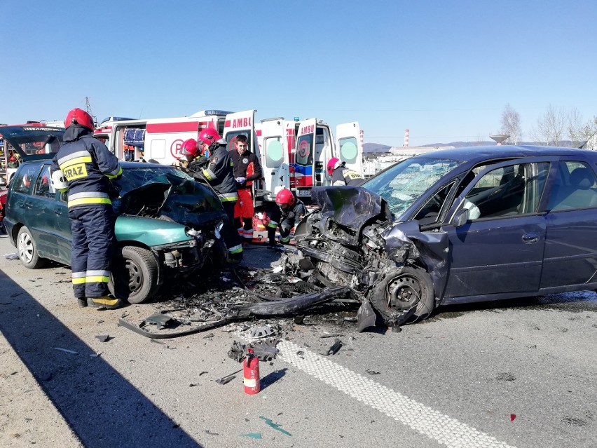 Opel, renault i volkswagen zderzyły się dziś po godz. 15 na...