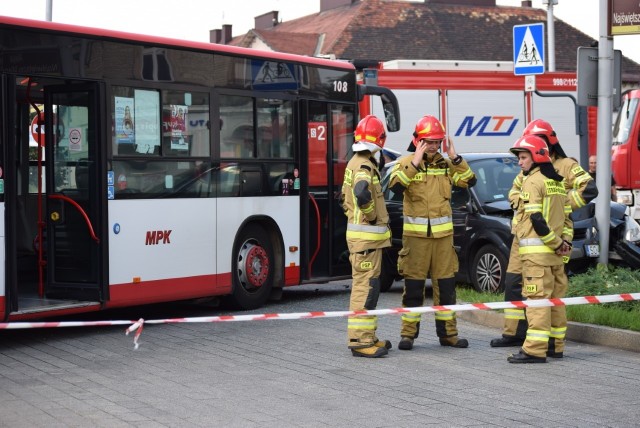 Wypadek z udziałem autobusu w centrum Częstochowy