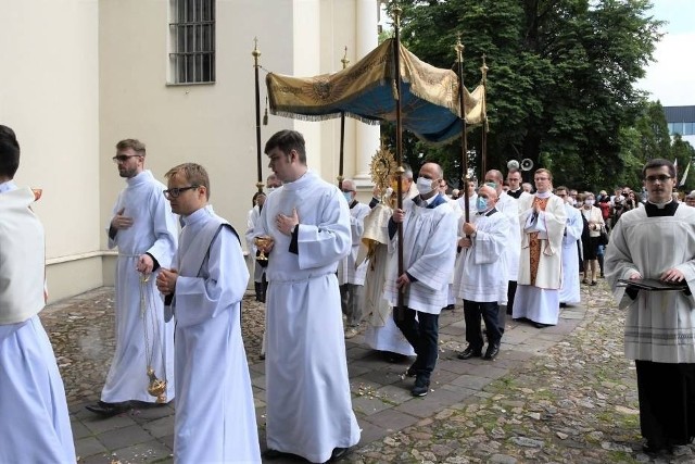W katedrze procesja będzie wokół kościoła, w niektórych parafiach w Kielcach po osiedlach.