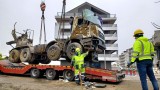 Akcja podniesienia betoniarki na wrocławskim Jagodnie. Olbrzymie dźwigi są na miejscu [ZDJĘCIA]