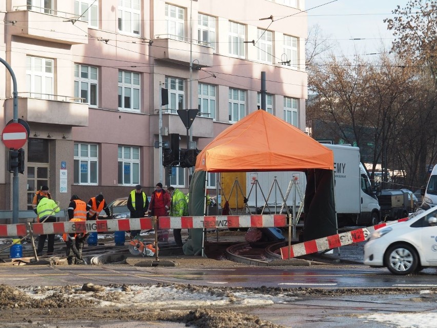 MPK na ul. Narutowicza przy Kopcińskiego ustawiło namiot.
