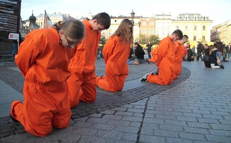 Kraków. Flashmob „ W Obronie Prześladowanych Chrześcijan”