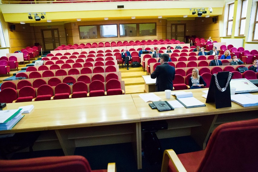 Prezydent na decyzję radnych dotyczącą obniżenia jego pensji...