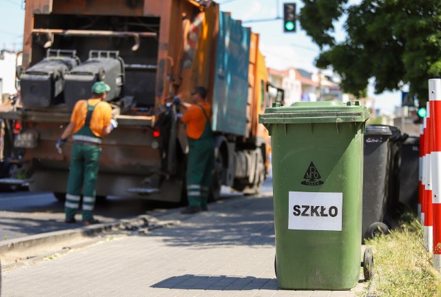 Konsekwencją wyższych kosztów dostawy toruńskich śmieci do spalarni w Bydgoszczy jest obowiązująca od 1 lipca podwyżka stawek za odbiór odpadów w Toruniu.