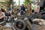 Wrocław: Żołnierze, rekonstrukcje historyczne i militaria ponownie w Halu Ludowej (FOTO)