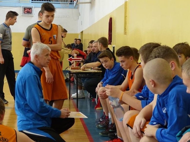 Od lat z bielską koszykarską młodzieżą pracuje trener Jarosław Walerian