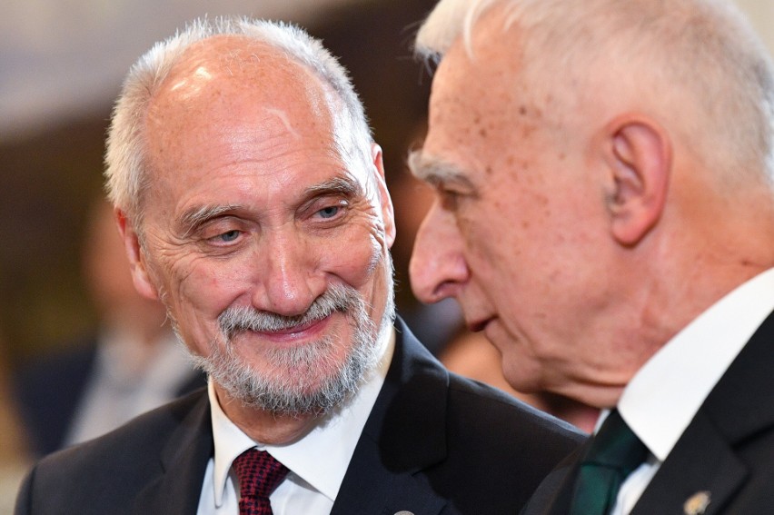 Antoni Macierewicz oraz Piotr Naimski na wręczeniu...