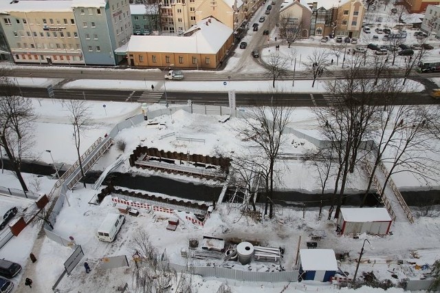 Przebudowa mostu na rzece Białej przy I Urzędzie Skarbowym miała się zakończyć w grudniu. Prace się jednak opóźnią.