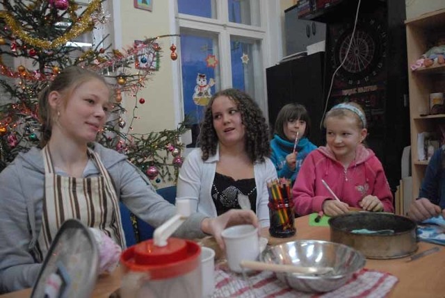 - Dziękujemy - mówiły dzieci podczas świątecznego przedstawienia: Patrycja Pawlikowska, Anna Nawada, Marika Niewiedział i Paulina Typańska
