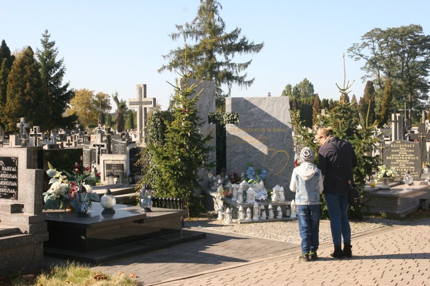 Pogrzeb dzieci utraconych w Ostrowi Mazowieckiej. 9.10.2021 rodziny pożegnały swoje dzieci, które zmarły przed narodzeniem. Zdjęcia