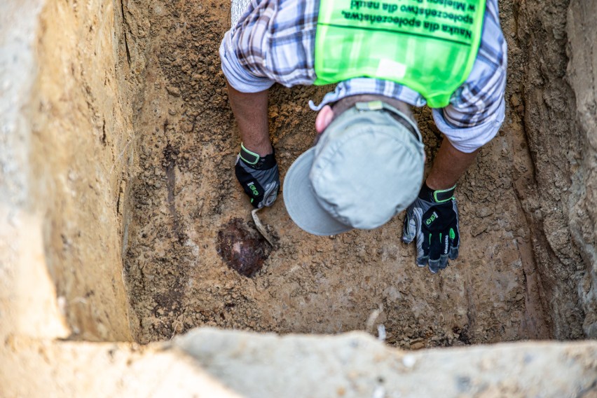 Archeolodzy odnaleźli zaginioną kwaterę włoskich żołnierzy z II wojny światowej. Wyjątkowe odkrycie w Łambinowicach