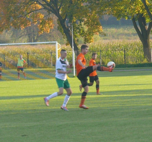 Fragment meczu KSZO 1929 II Ostrowiec - Star Starachowice (2:0).