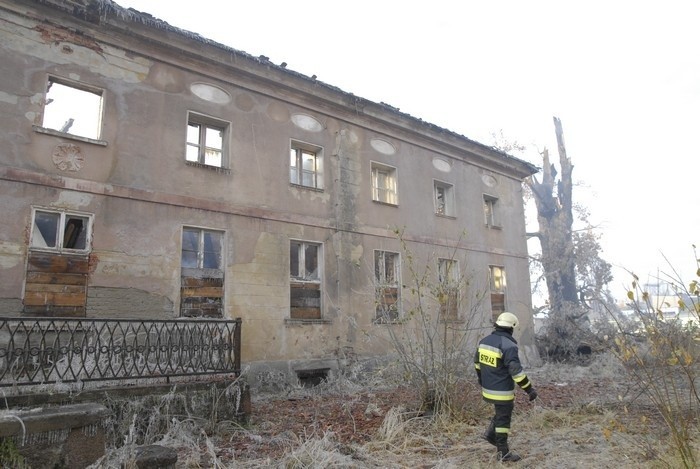 Pozar wybuchl po godz. 1 . Na miejsce szybko wezwano 6...