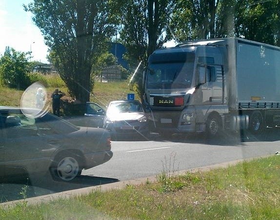 Kolizja na ul. Hangarowej w Szczecinie.